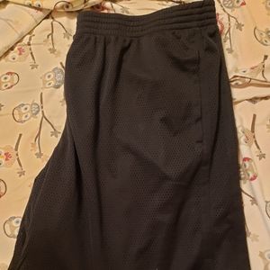 Mens 2x black shorts.